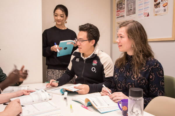 Japanese group lessons in Shinjuku with four students and a teacher