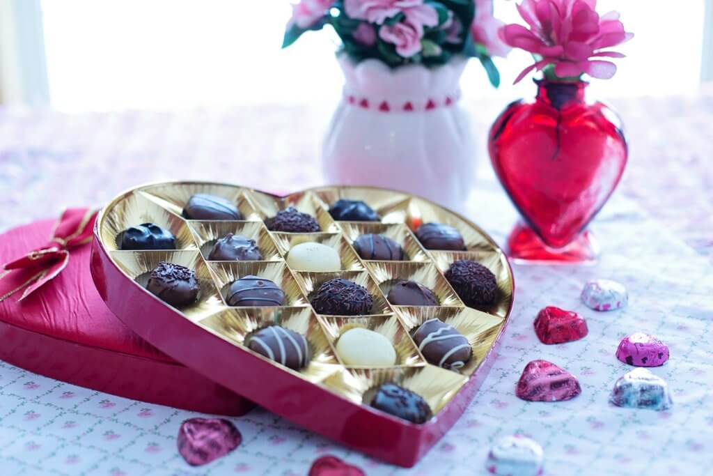 dating in Japanese customs chocolate lovers