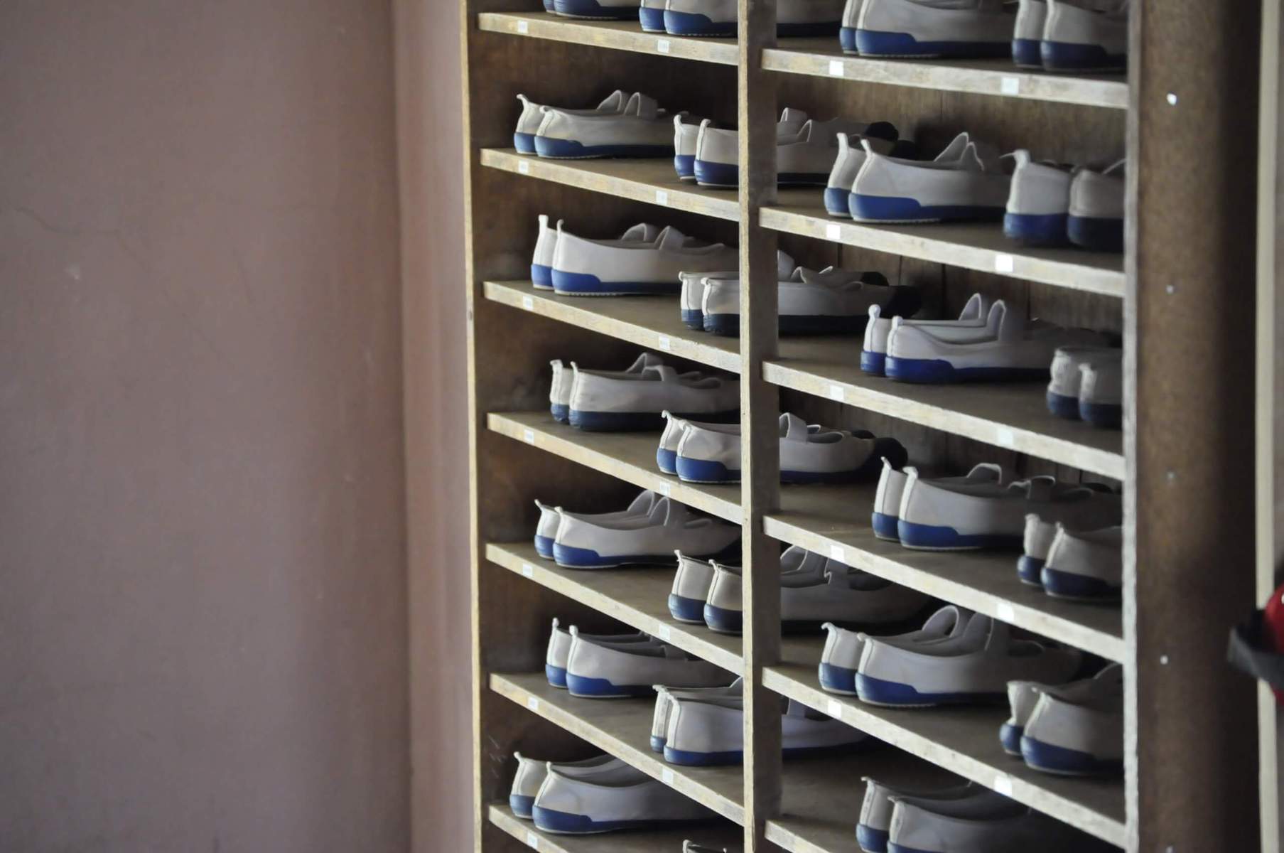 genkan taking off shoes Japanese customs
