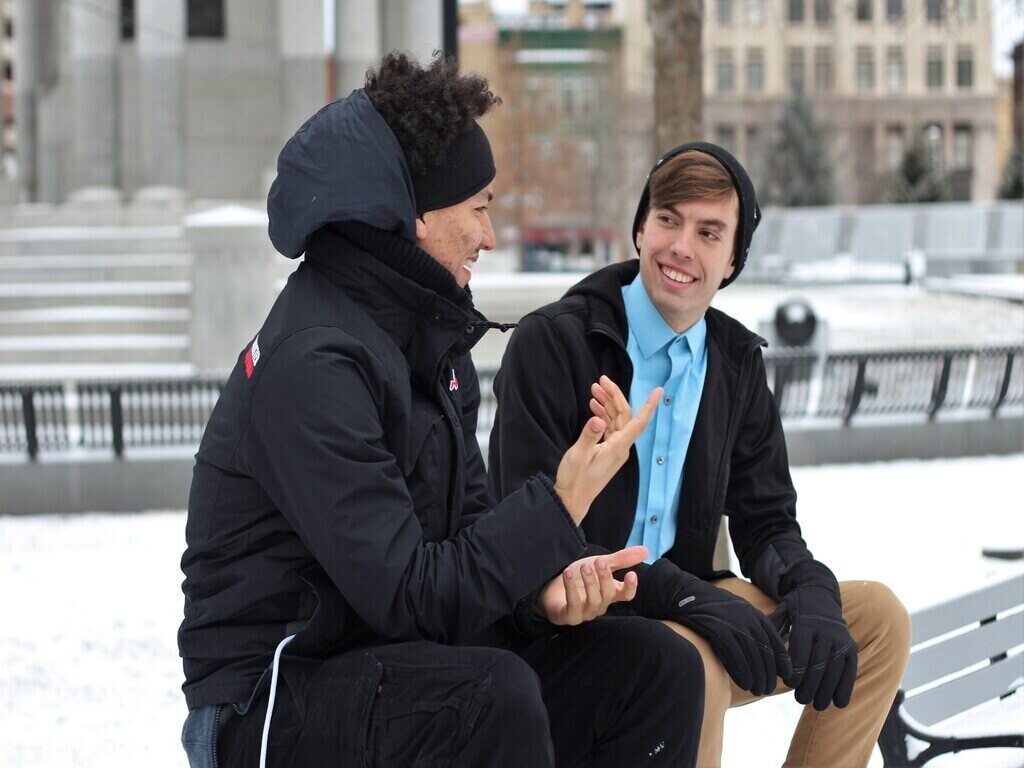 Friends talking about Japanese expression in winter