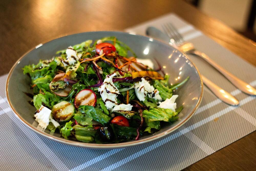 christine-isakzhanova-0IgN3TbE4r salad sesame oil japanese cuisine
