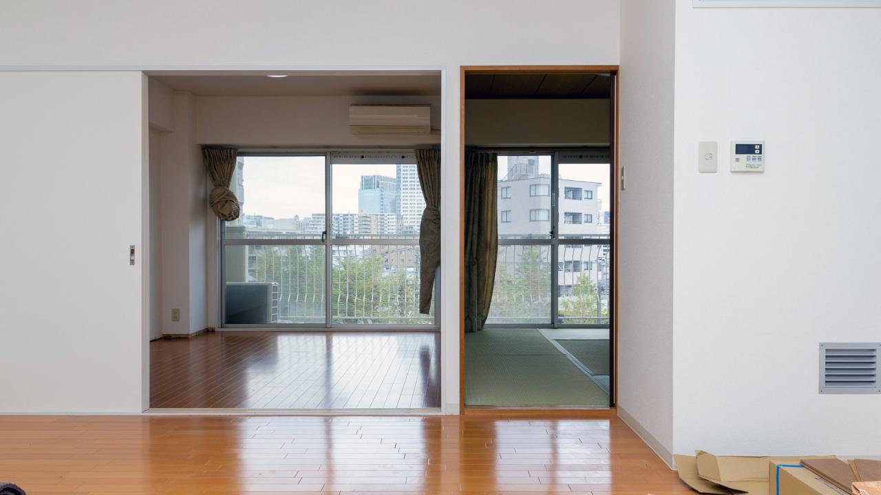 Tokyo Housing 4 Rental property in Tokyo showing main room and doors leading to separate bedroom and room with tatami mat floors with large doors leading to the outside balcony