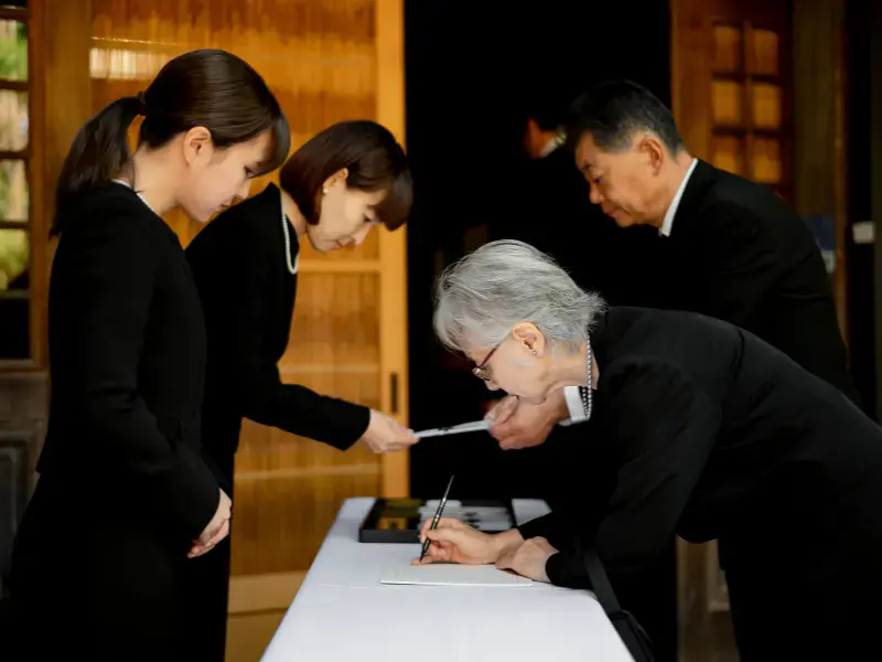 Japanese people paying respects to the family at a Japanee Funeral
